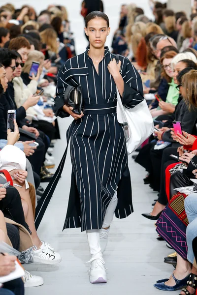 Look 22